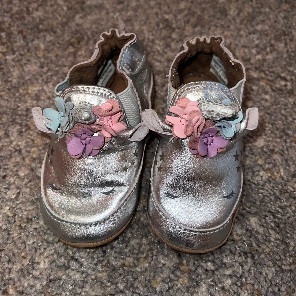NWOT never worn Robeez unicorn shoes